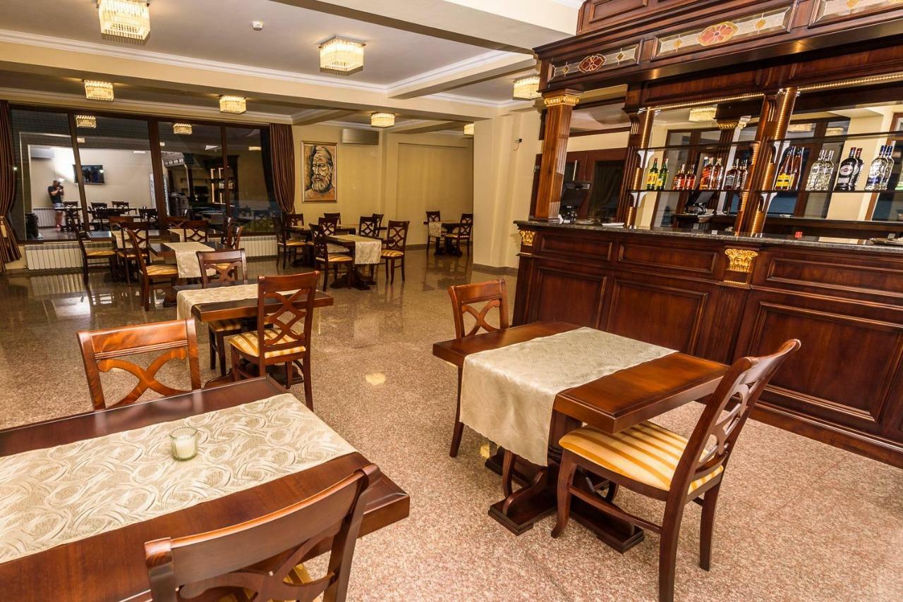 招待所 Pensiunea Alex & Restaurant Ieşelniţa