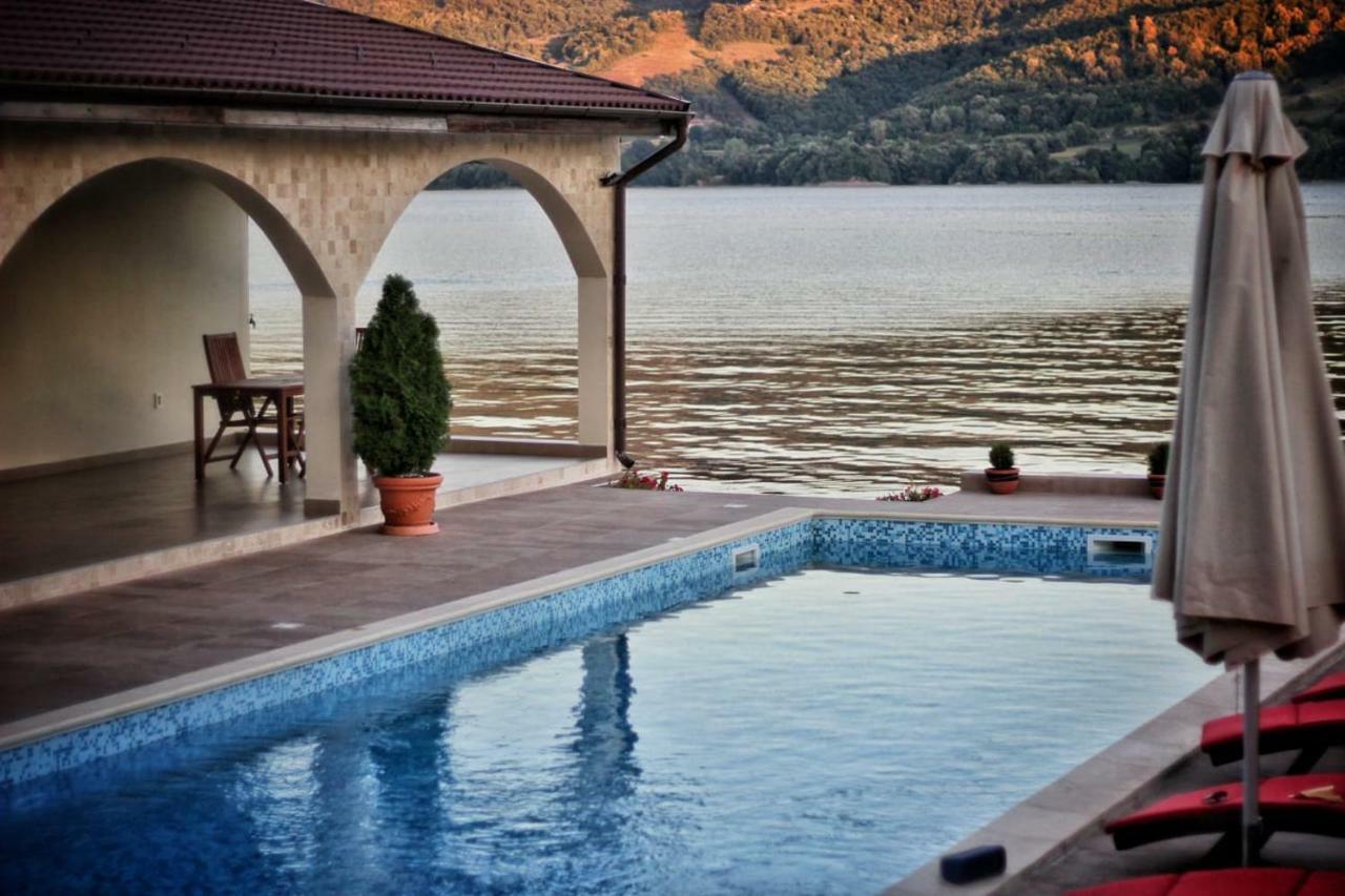 Pensiunea Alex & Restaurant 3* Ieşelniţa